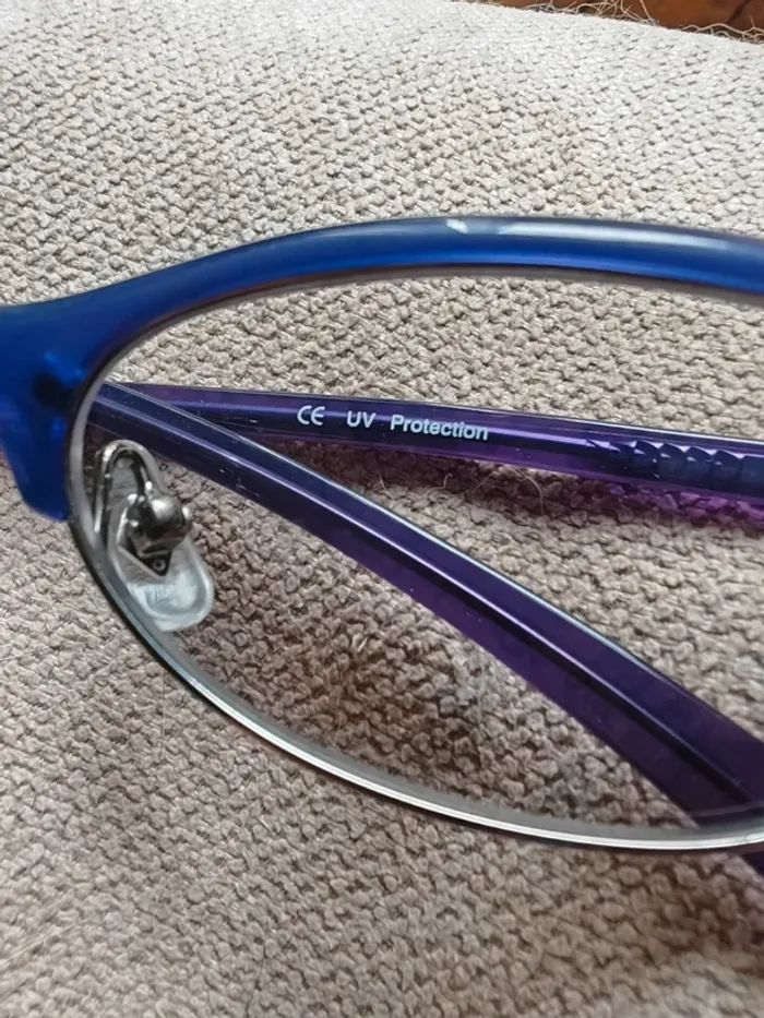 Lunettes de soleil vintage Jean-Paul Gaultier
By JPG : 58-0053 violet - photo numéro 2