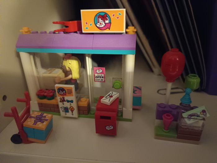Set Lego Friends "La livraison de cadeaux" (complet !) 🌺🚒🎁 - photo numéro 6