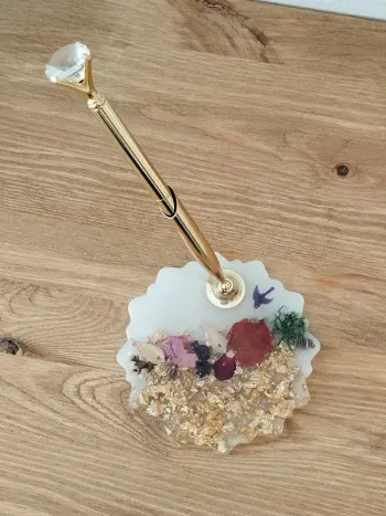 idée cadeau porte-stylo en résine coquillages et fleurs séchées abr017