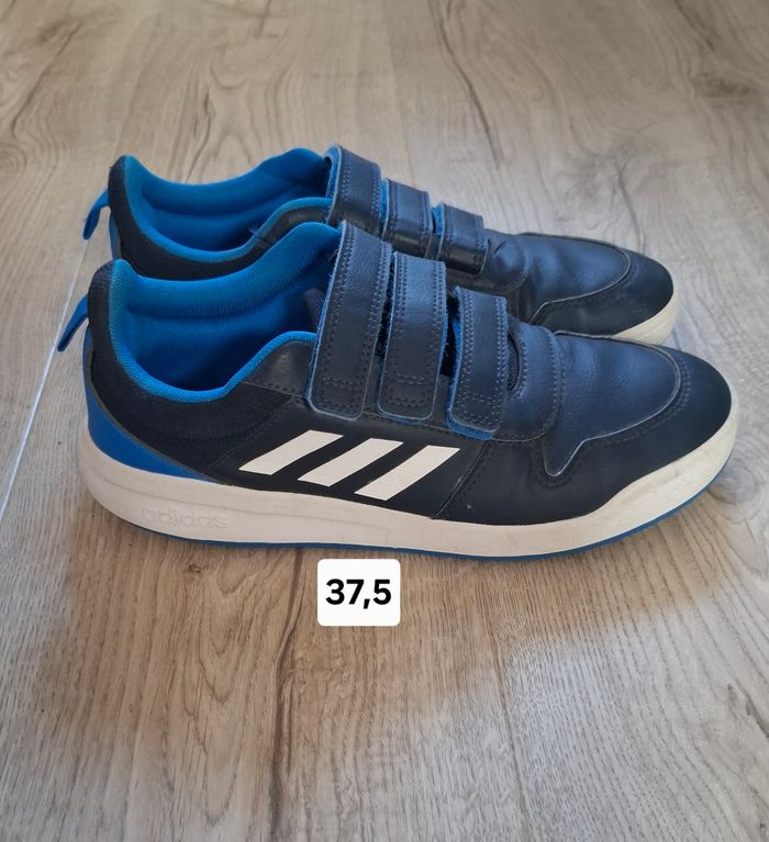 Basket Adidas T37,5 comme neuves - photo numéro 1