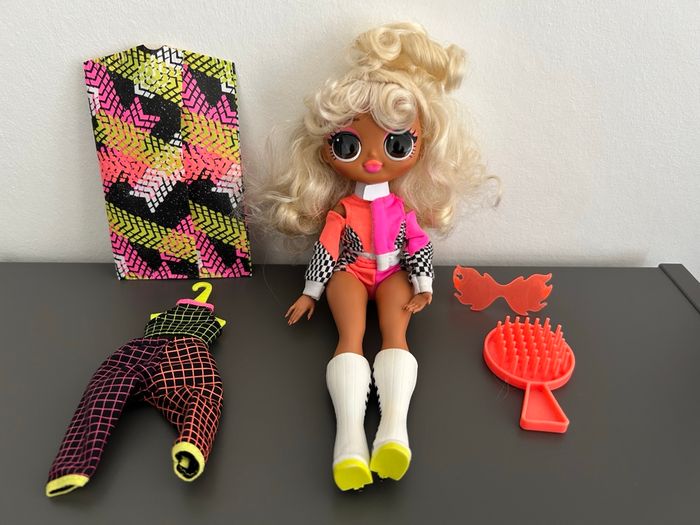 Poupée LOL surprise OMG speedster.