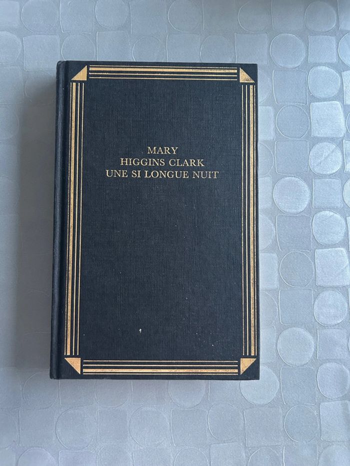 Une si longue nuit - Mary Higgins Clark - photo numéro 2