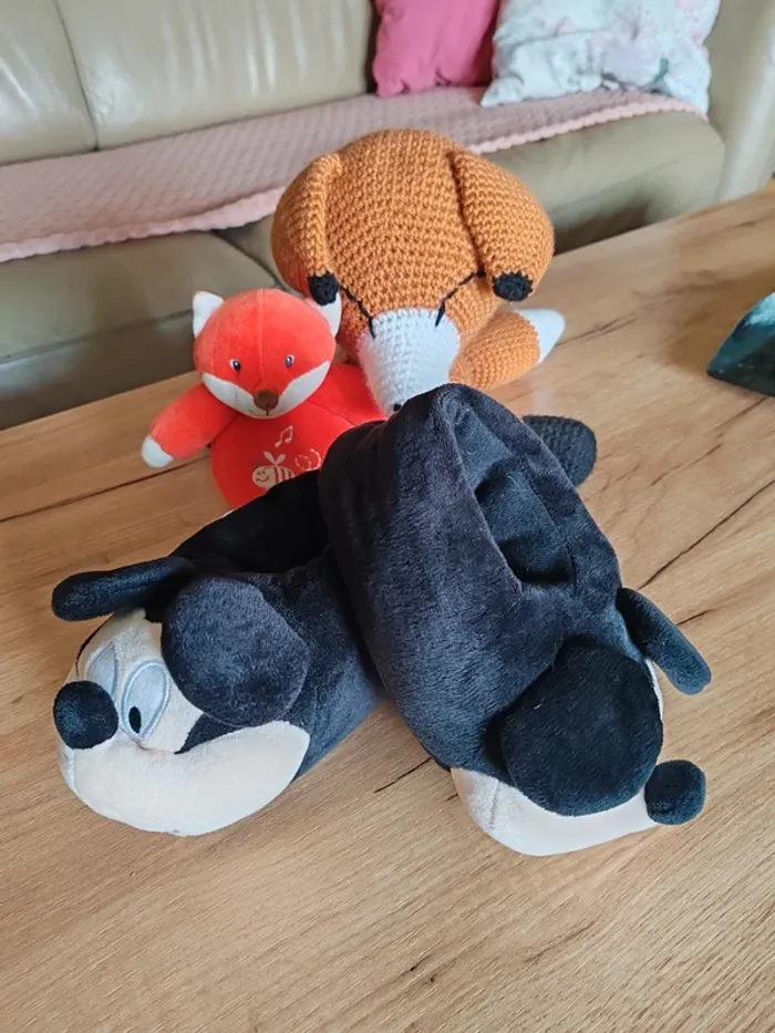 Chaussons chauds neufs garçon Mickey jamais portés 24-26 Disney = semelle 15,5cm à 16cm - photo numéro 2