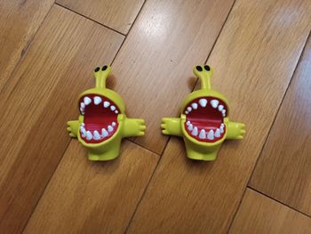 2 figurines  Skylanders qui claquent des dents quand on est fait avancer McDonald's 2014
