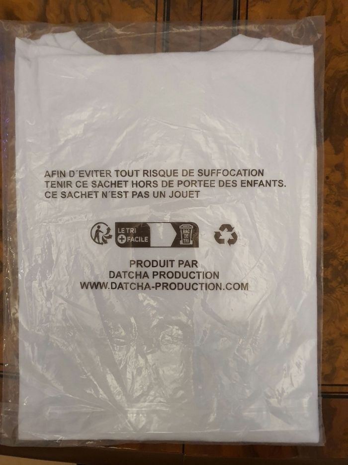 Neuf et Scellé T shirt Ultra rare  taille L/XL demon slayer tanjiro x Kfc édition interdit par Kfc - photo numéro 2