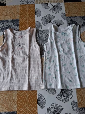 Lot 2 débardeurs fille 4 ans neufs