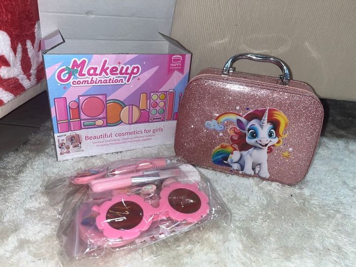 Valise faux maquillage pour enfant neuf