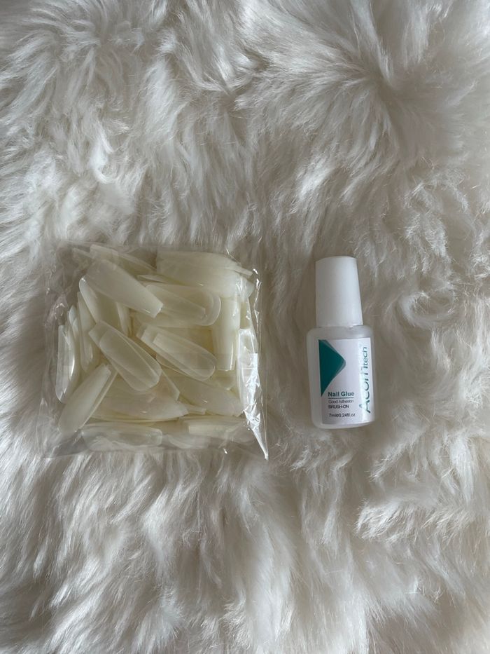 100x faux ongles + colle