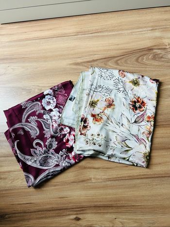 Lot de 2 voiles style carrée de soie à strass Neufs Boutique Indépendante