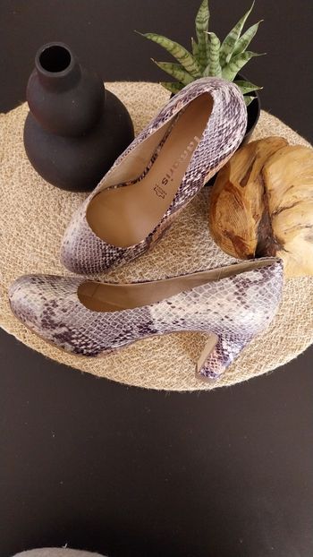 Escarpins Tamaris 37 imitation serpent