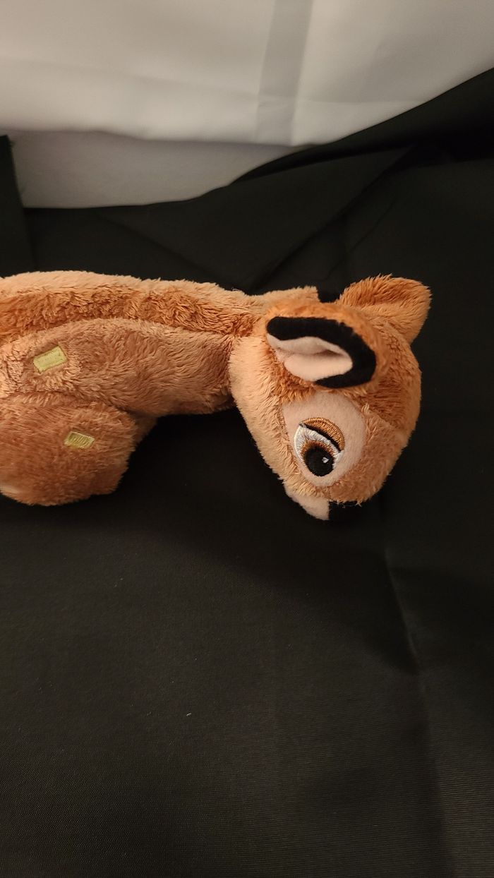 Petite Peluche doudou Bambi allongé DISNEY marron beige jaune billes corps 20 cm - photo numéro 6