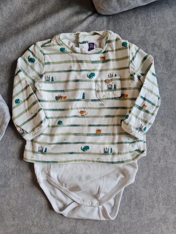 Lot de 2 bodie T shirt 12 mois - photo numéro 2