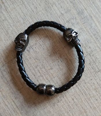 Bracelet tête de mort noir en cuir avec aimant