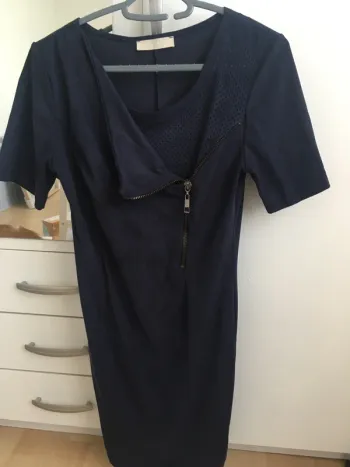 Robe bleue aspect cuir