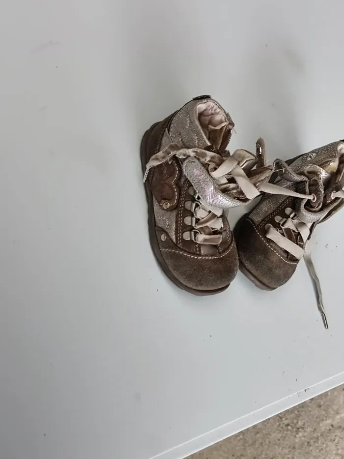 Chaussures fille taille 22 - photo numéro 2