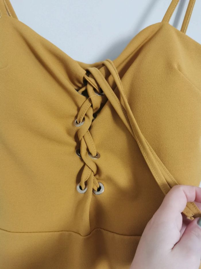 Robe moulante jaune - photo numéro 2
