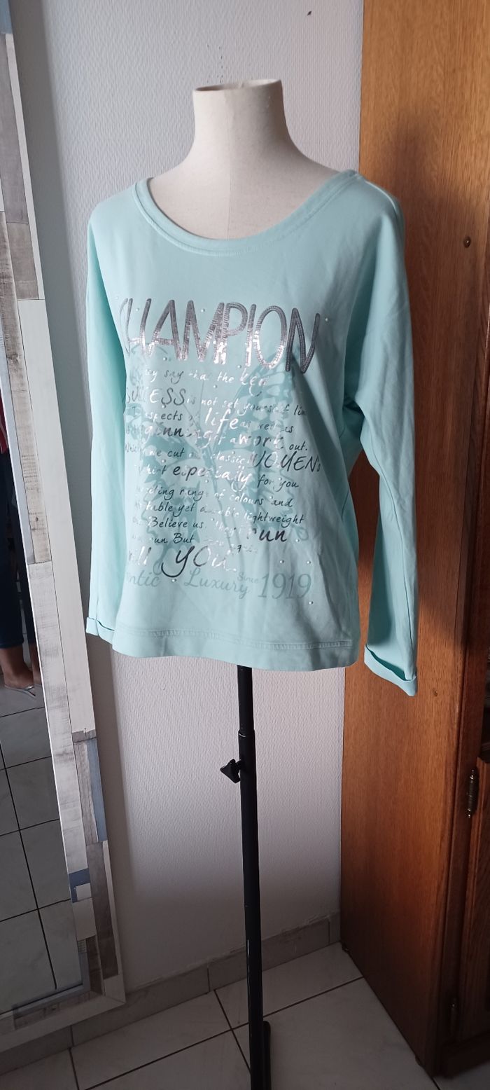 Très beau pull femme T U  couleur vert d'eau