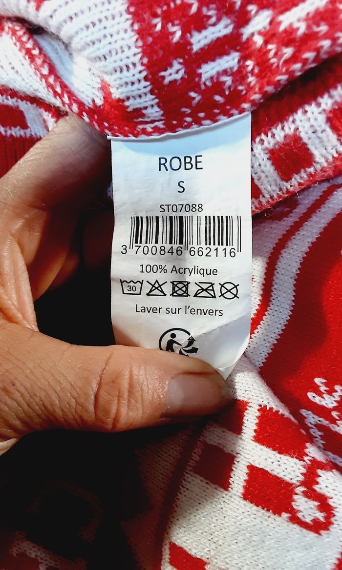 Très jolie robe  /pull long sur le thème de Noël   merry  christmas pour femme Taille S ou 36 - photo numéro 7