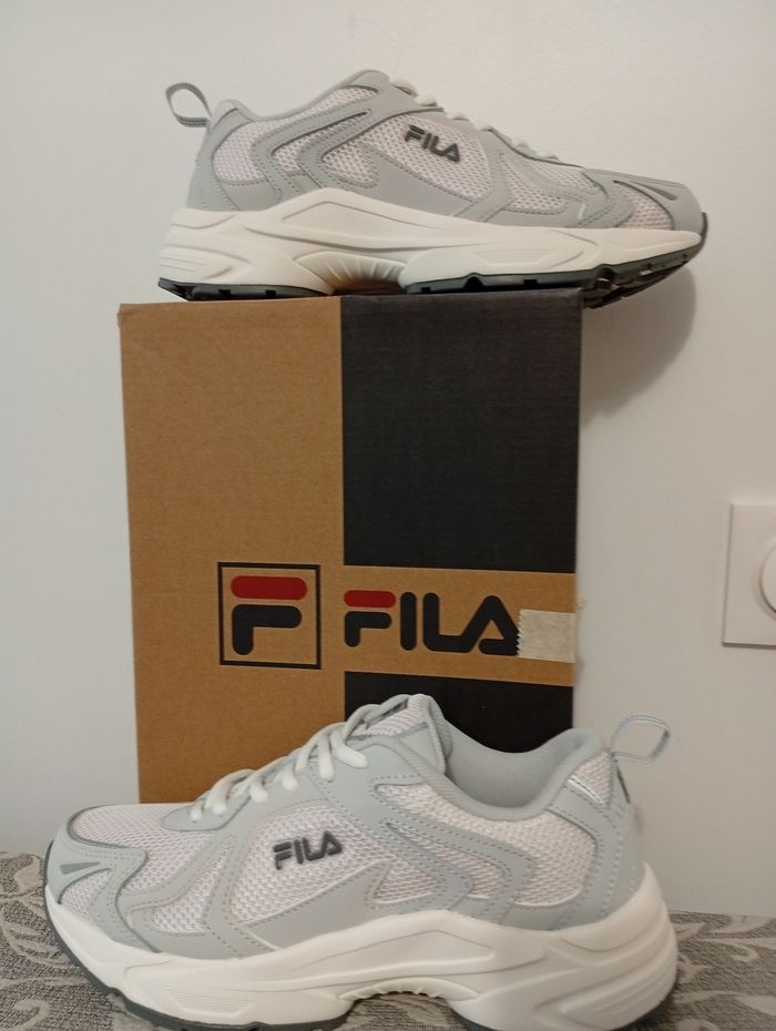 Baskets Fila neuves t'39 - photo numéro 3