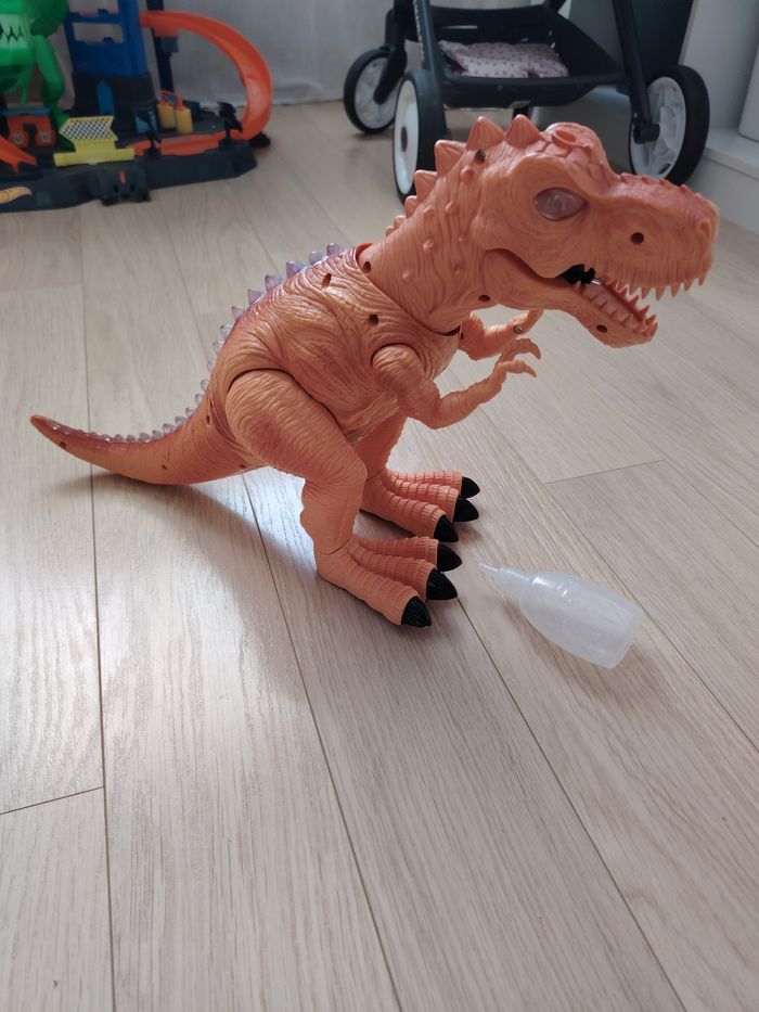 crachosaure T-Rex électronique