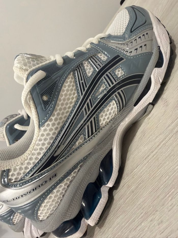 Baskets Asics - Taille 42 - État neuf - photo numéro 6