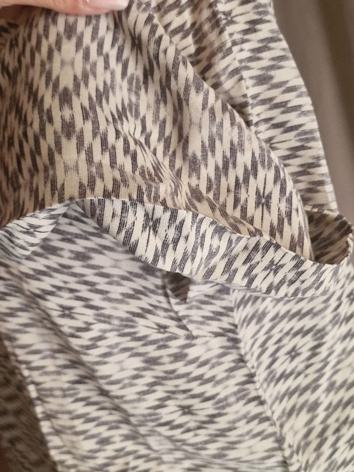 Blouse blanche et grise - photo numéro 3