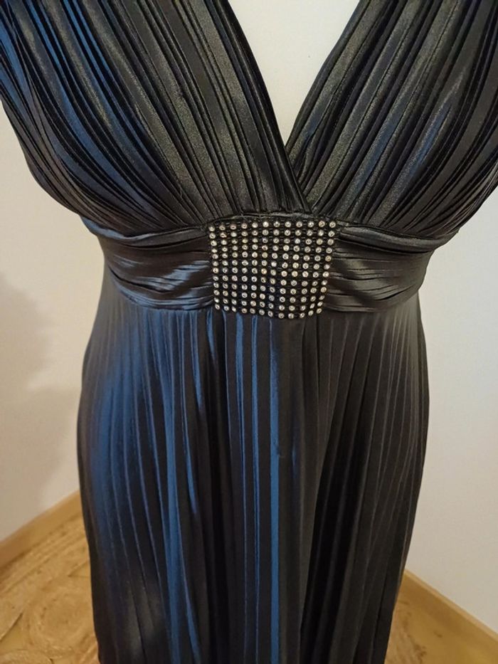 Robe noire mi-longue satinée Lucy Paris taille M 38 - photo numéro 3