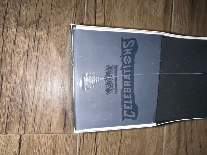 Etb Pokémon célébrations 25 ans avec acrylique - photo numéro 8