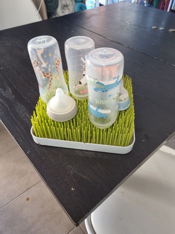 Egouttoir a biberon gazon