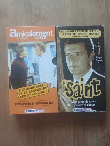 2 VHS série avec Roger Moore 