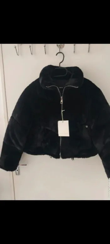 Pull&Bear manteau noir fausse fourrure taille S