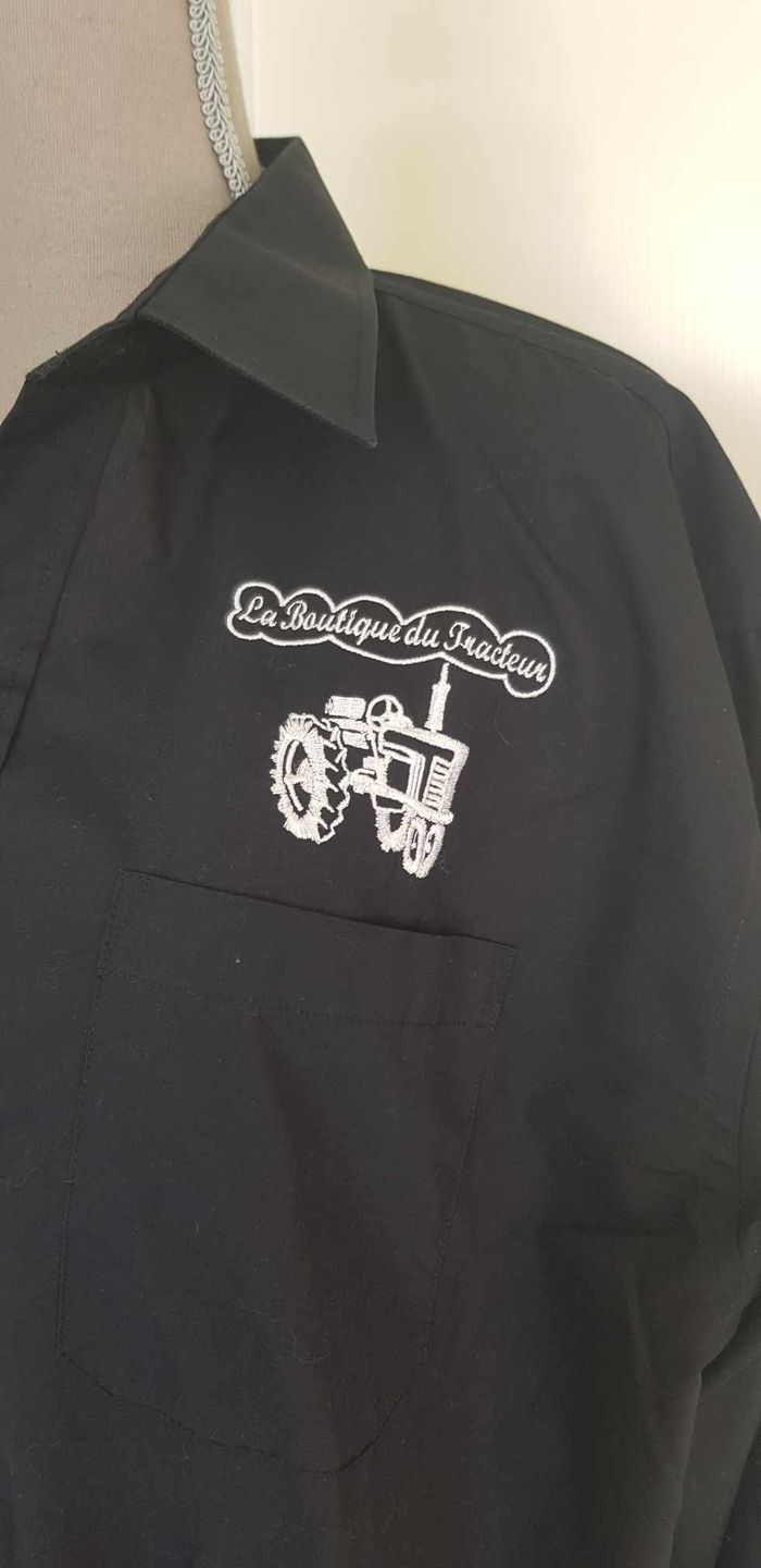 Chemise brodée "La boutique du tracteur" - photo numéro 2