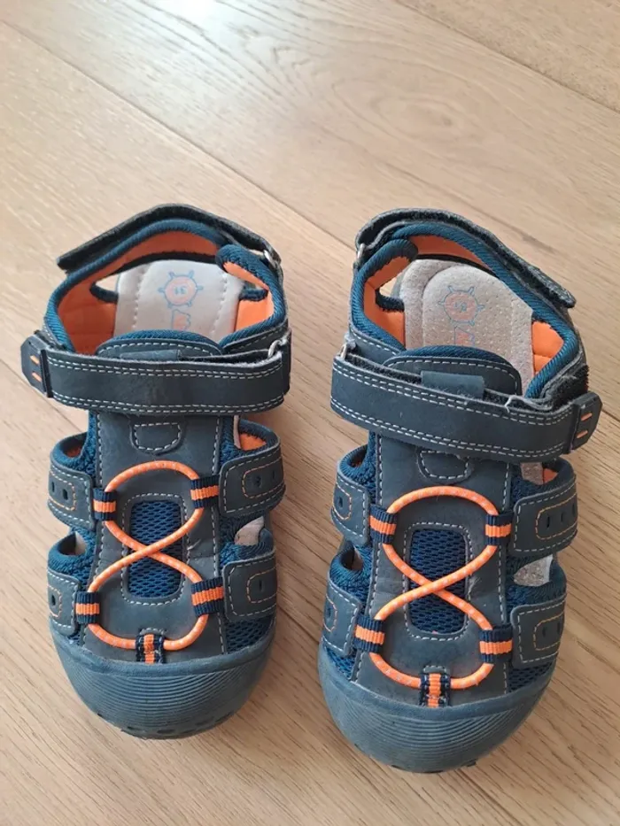 Chaussures sandales bout ferme T31