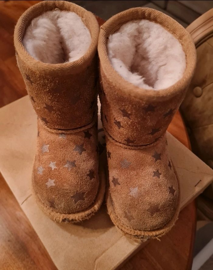 Ugg fille 23.5 - photo numéro 2