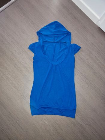 Tee shirt capuche