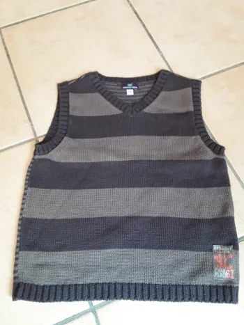 Pull col  V sans manches
