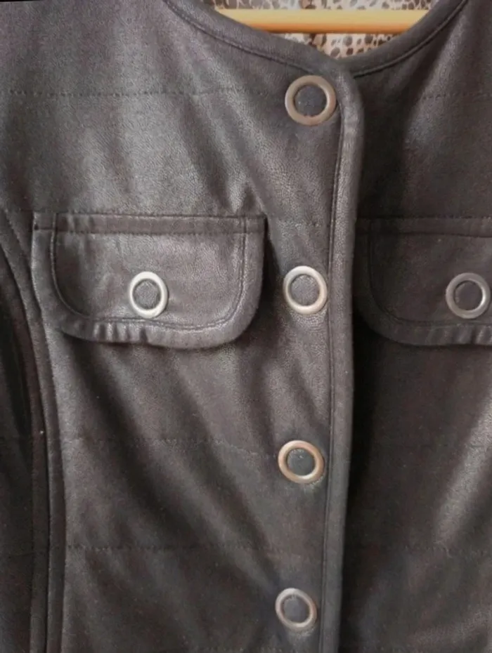 Magnifique veste/blouson blazer
grande boutons pression, Rodika Zanian, noir, t.36 - photo numéro 2