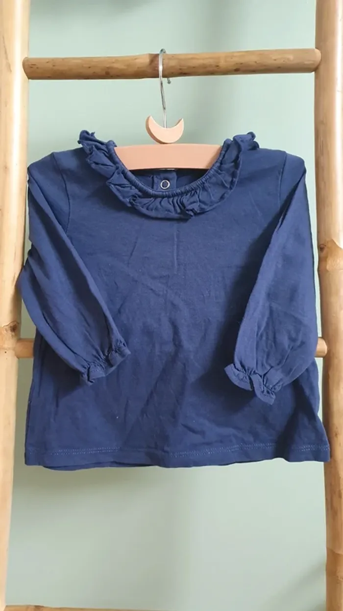 Top avec colerette marine