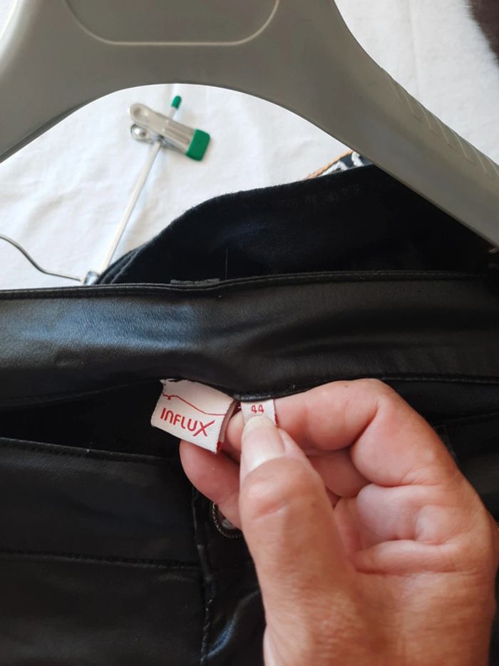 Pantalon effet simili cuir Taille 44 - photo numéro 5