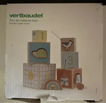Tour de cubes en bois
