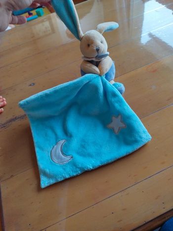 Doudou bleu ciel babynat lune col étoile fluorescent très bon état