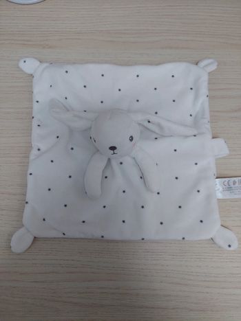 #12 simba toys (kiabi) - doudou lapin blanc étoiles grises