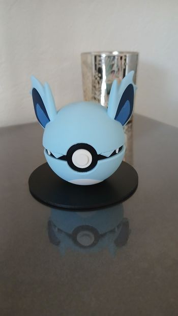 Pokeball Nidorina