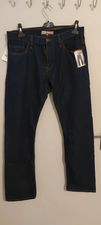 Jean bleu foncé coupe droite, jean express