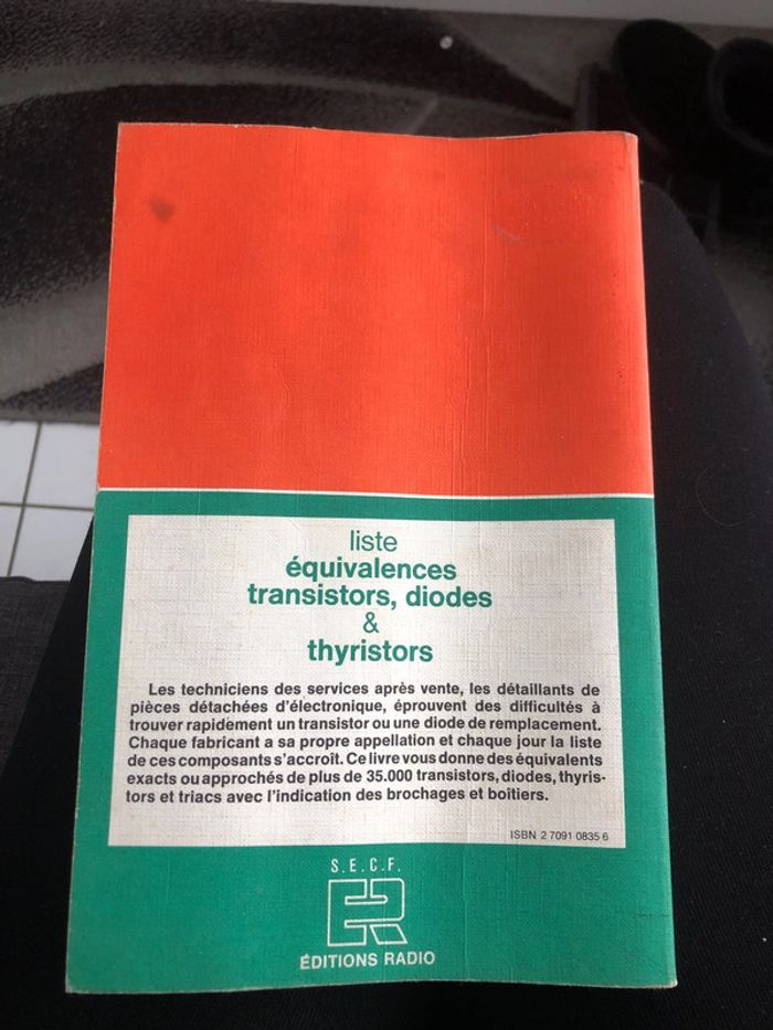 Livre équivalences, transistors, diodes et thyristors - photo numéro 2