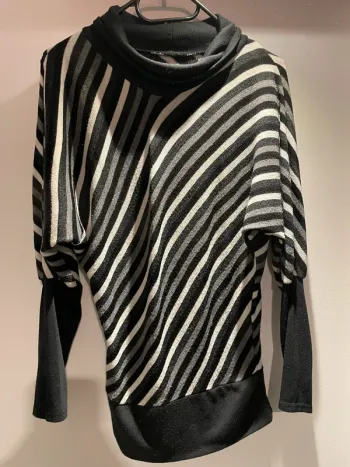 Jolie pull col roulé taille 36 en très bon état