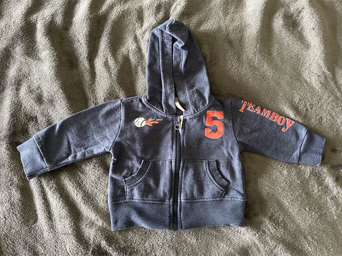 Lot de 4 pulls et vestes - photo numéro 2