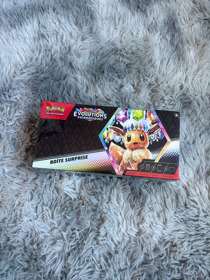 Boite surprise Pokémon évolution prismatique ev8.5