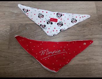 Lot 2 Bavoirs minnie neuf