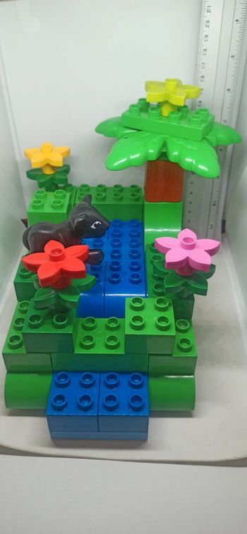 Décor paysage jungle avec rivière et panthère noire lego duplo